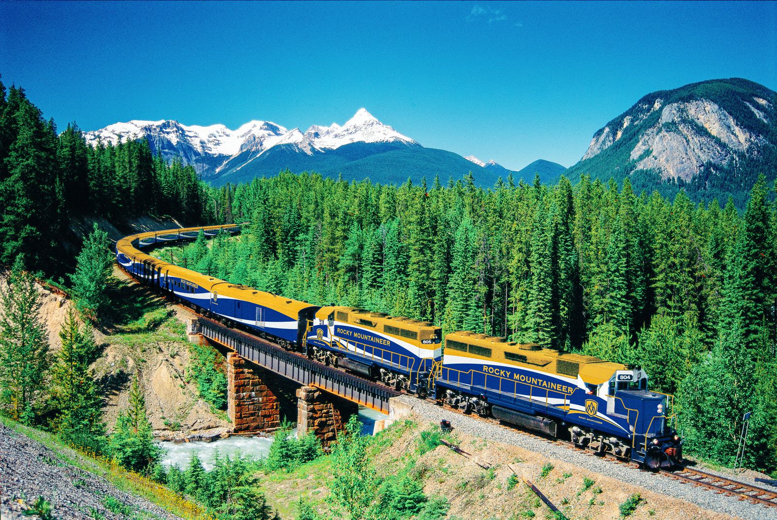 15 Beautiful Train Journeys Across The World You Have To Travel On ...