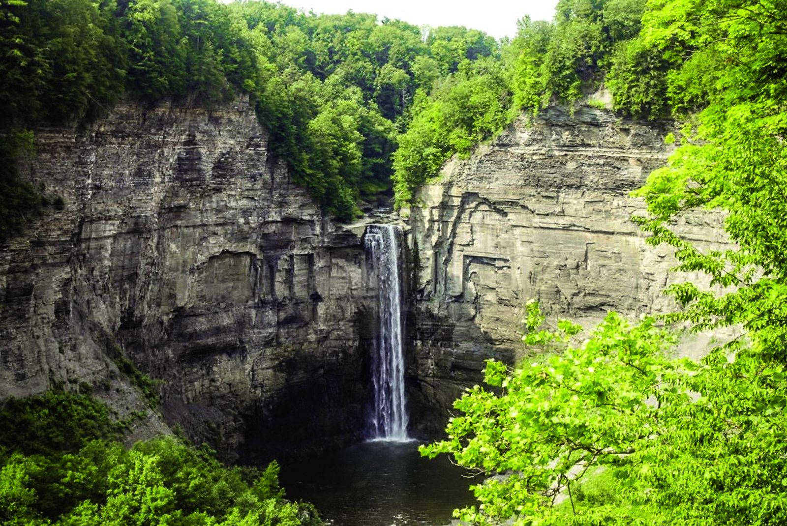 12 Beautiful Places You Must Visit In The Northeast of The USA - Hand