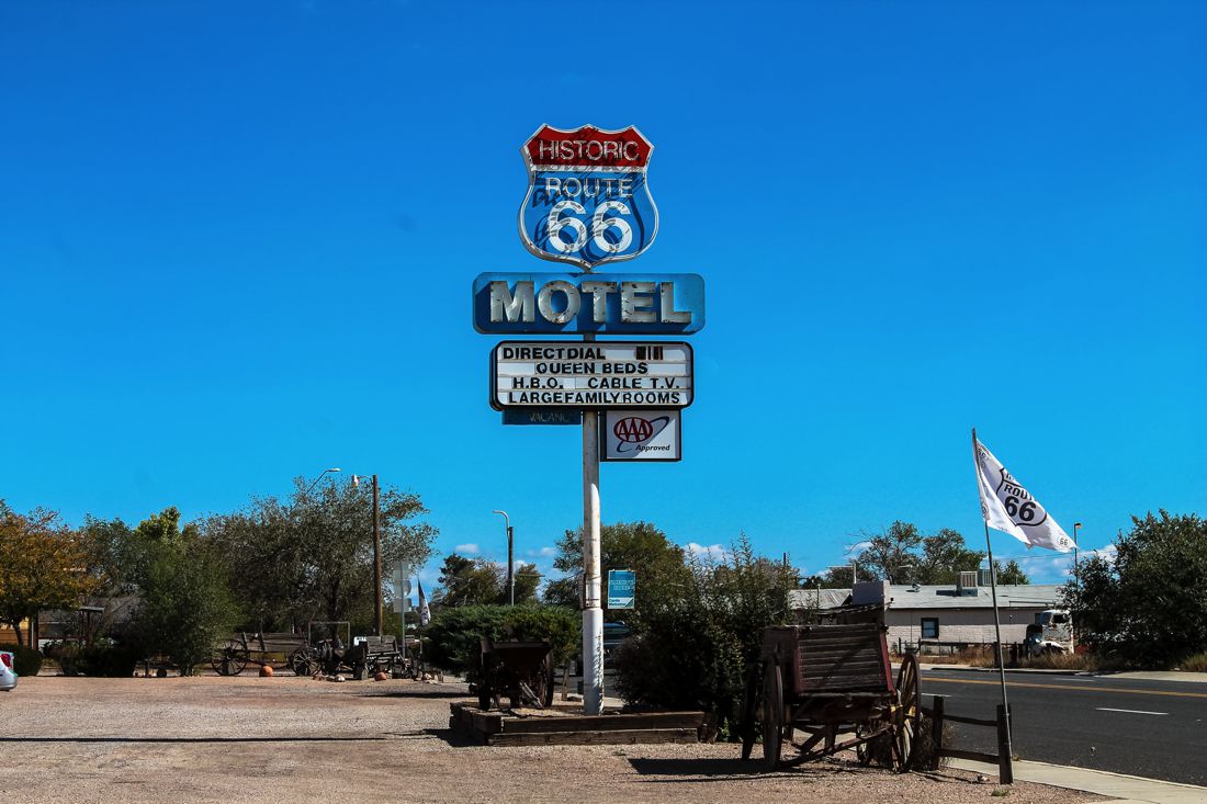 Road Trip Usa!!! The Legendary Route 66 + Road Kill Cafe! - Hand 