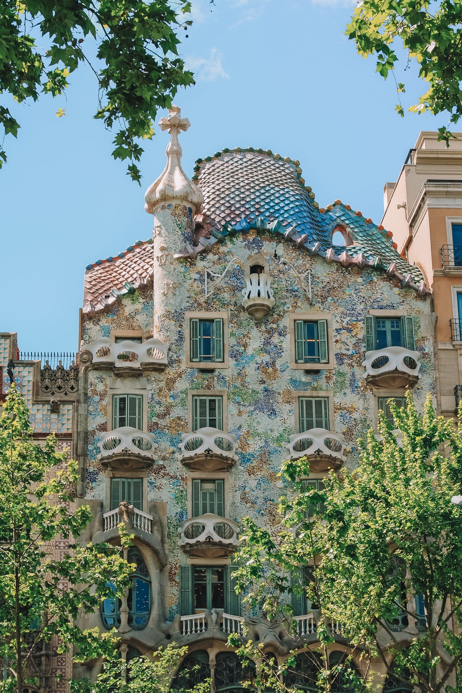 6 Must See Buildings By Gaudi In Barcelona - Hand Luggage Only - Travel, Food ...1600 x 2400