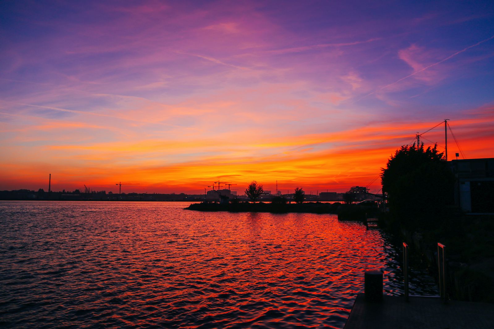 this-is-where-to-go-for-the-best-sunsets-in-amsterdam-hand-luggage