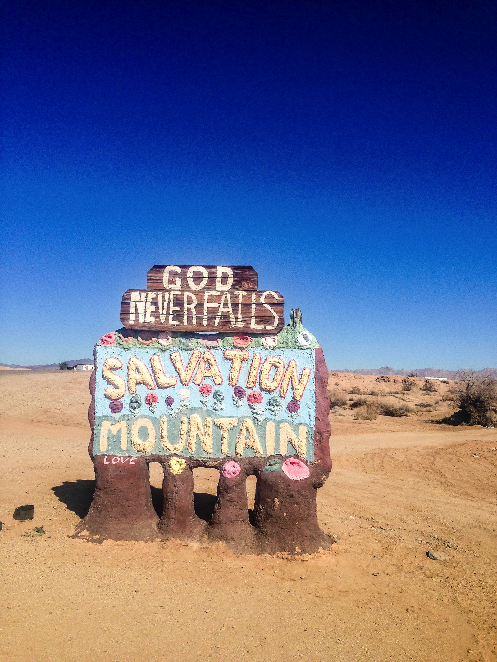 How To Visit Salvation Mountain, California - Hand Luggage Only