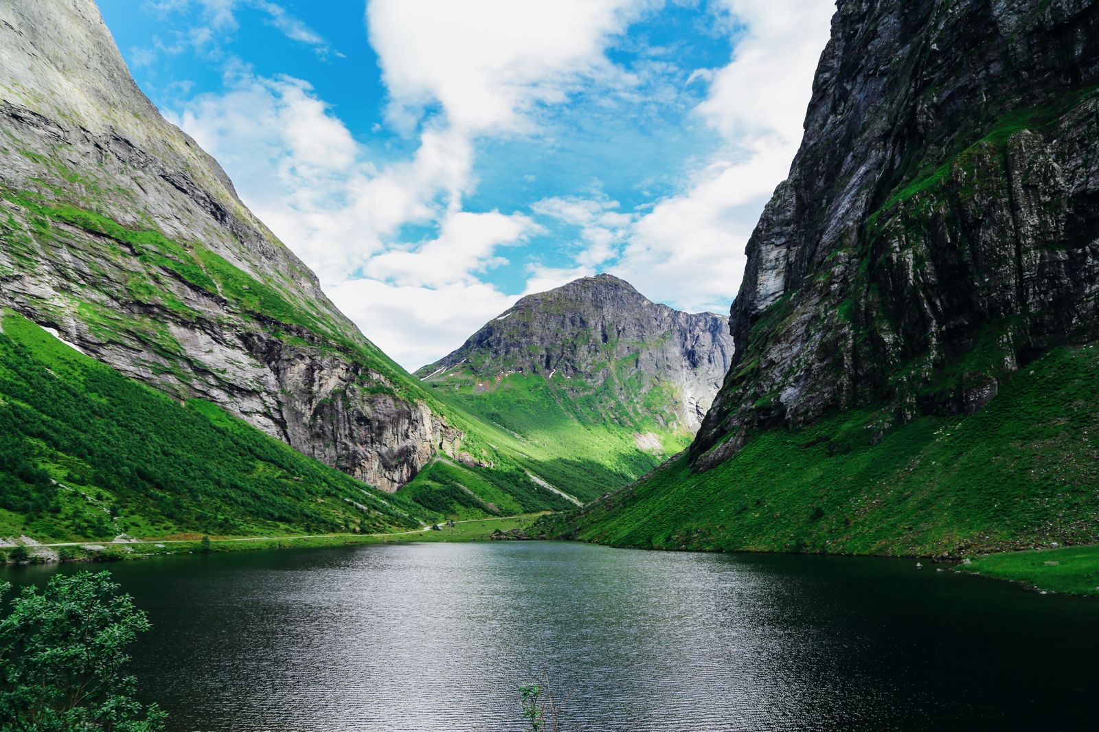 Driving Through The Absolutely Stunning Norangsdalen Valley In Norway (13)