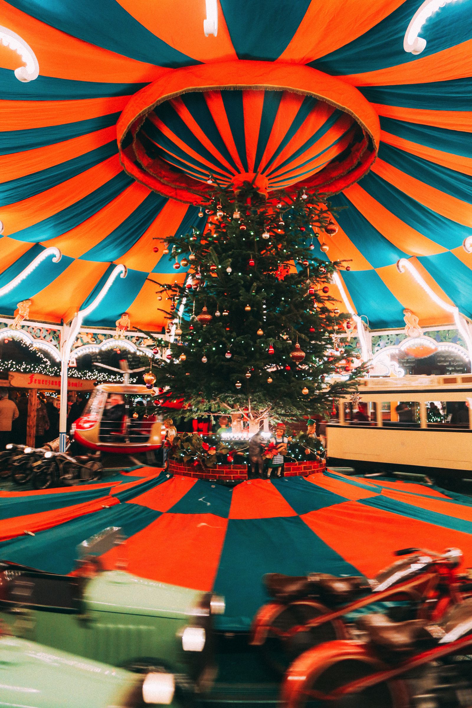 What It's Like To Visit Hamburg's Magical Christmas Market - Hand ...