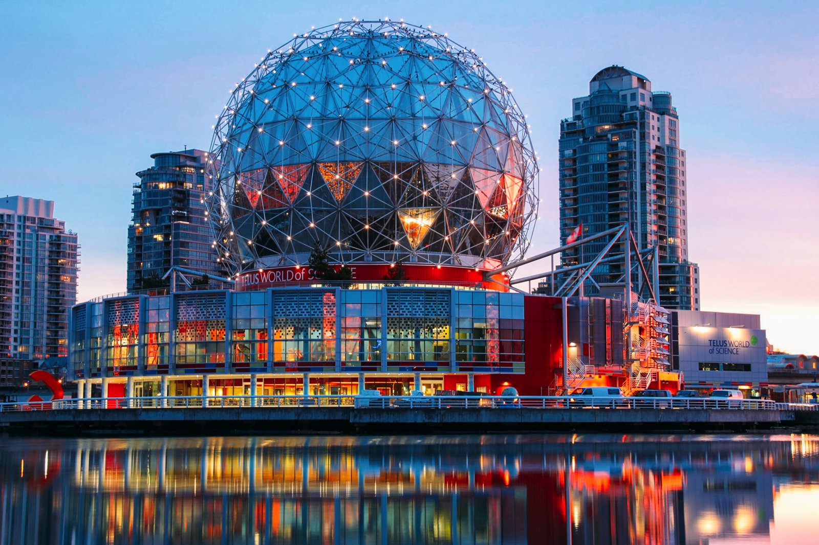 14 Fantastic Places You Have To Visit In Vancouver, Canada - Hand