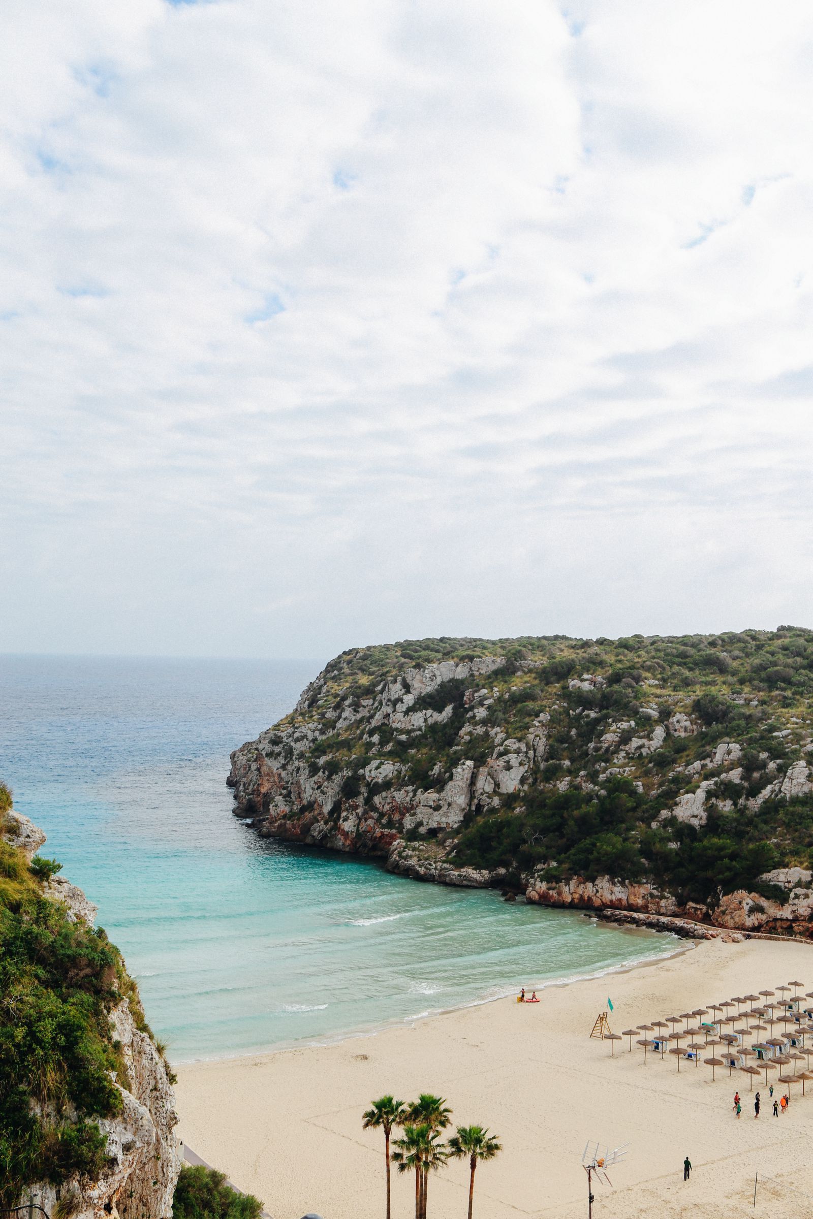 the-amazing-hidden-bar-in-the-caves-of-menorca-spain-hand-luggage