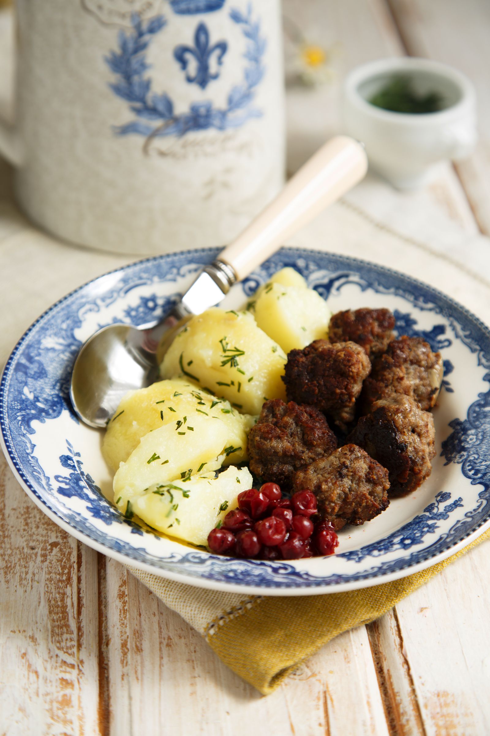 Scandinavian Food: 12 Best Scandinavian Dishes To Try - Hand Luggage ...