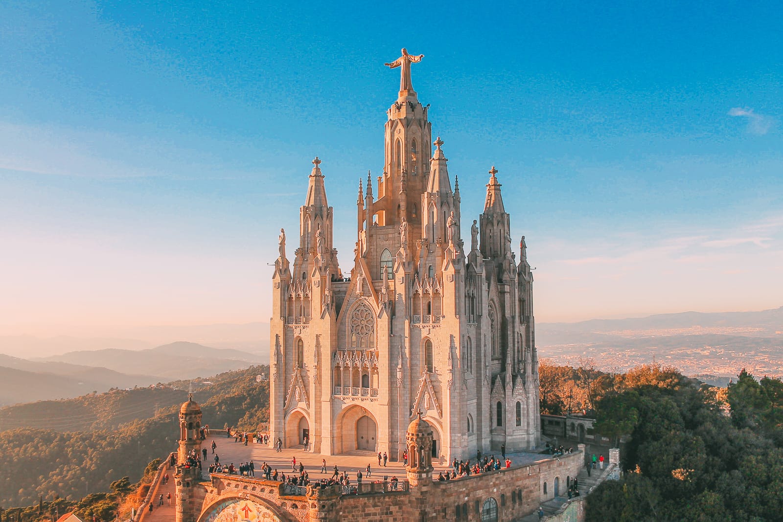 important places to visit in barcelona