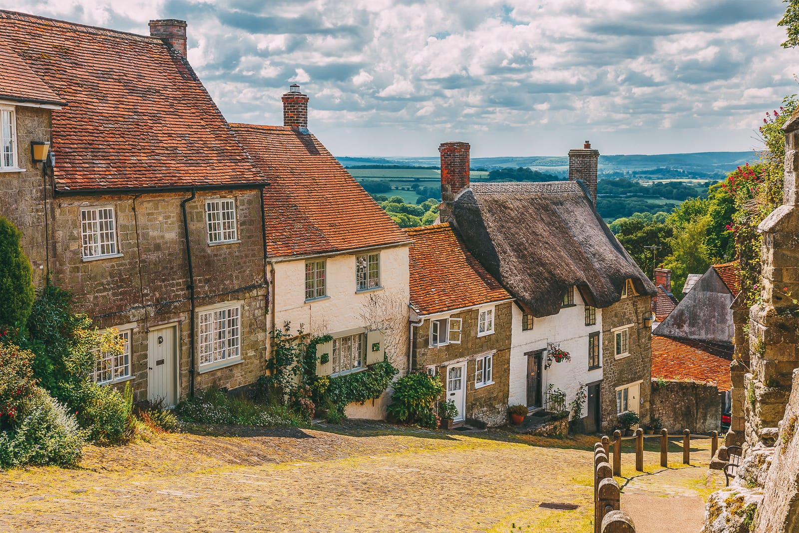 17 Beautiful Towns To Visit In The UK - Hand Luggage Only - Travel