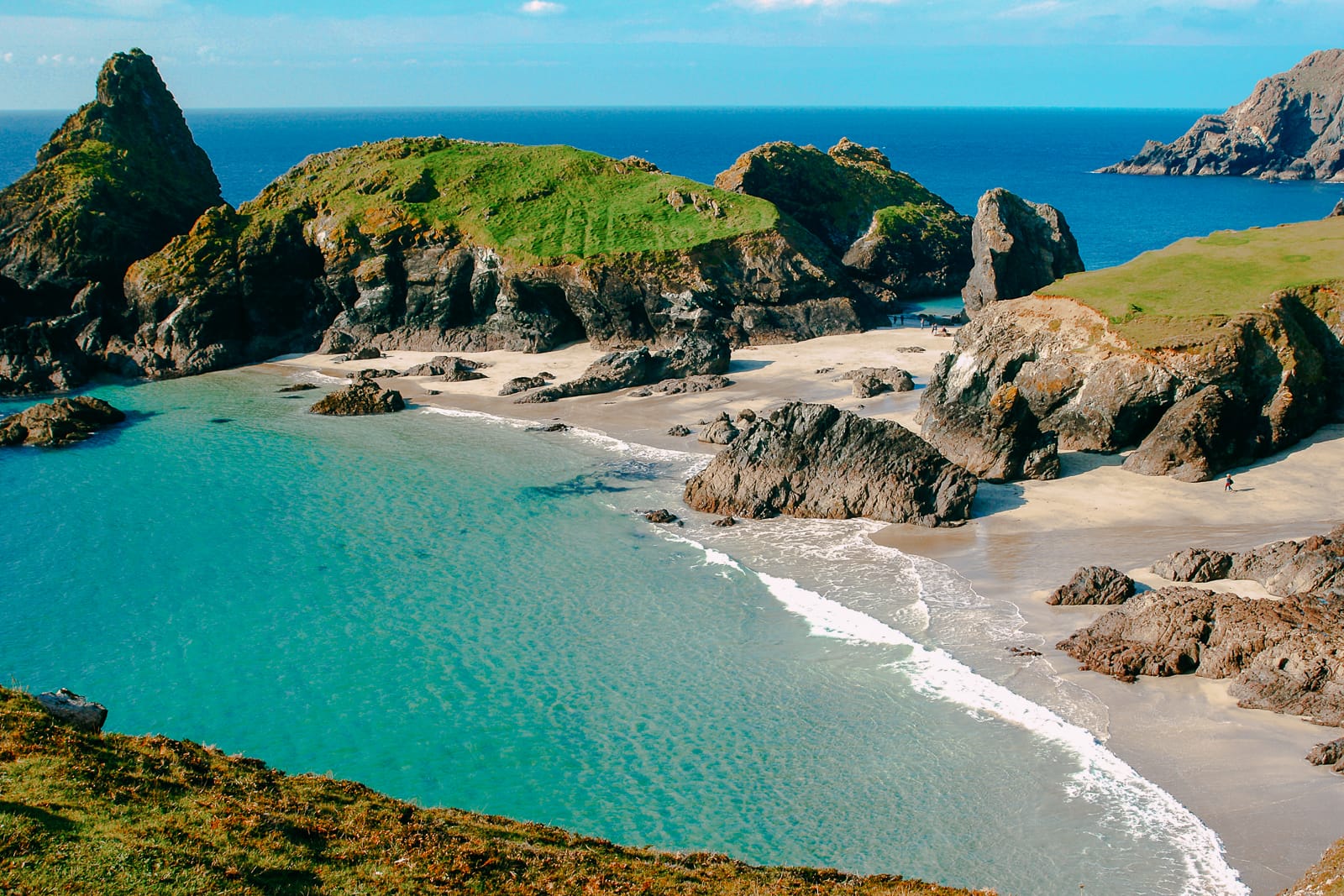 11 Gorgeous Places To Visit On The Coast Of Cornwall, England - Hand