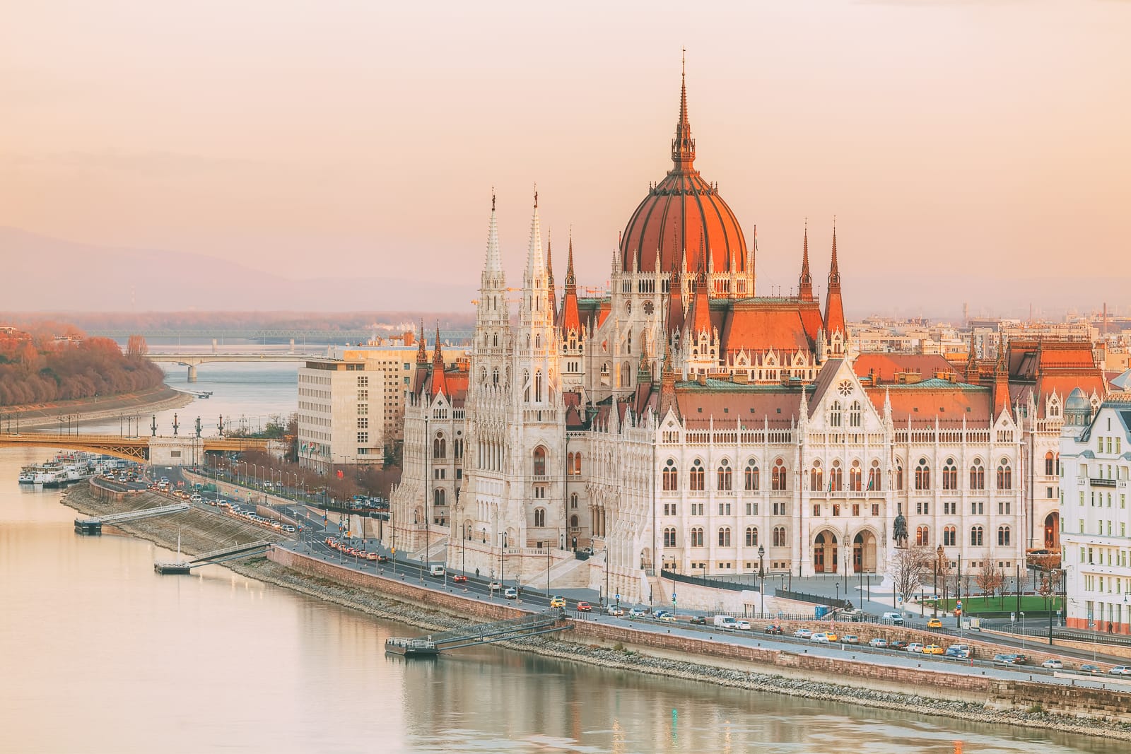 12 beautiful things to do in budapest - hand luggage only