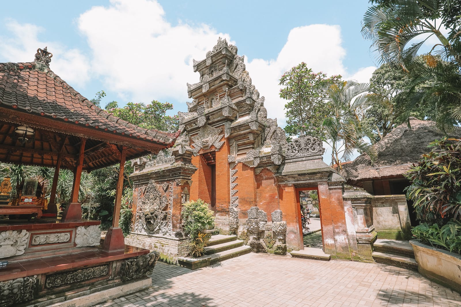 Bali Travel Diary - Ubud Palace, Uluwatu and Tanah Lot - Hand Luggage ...