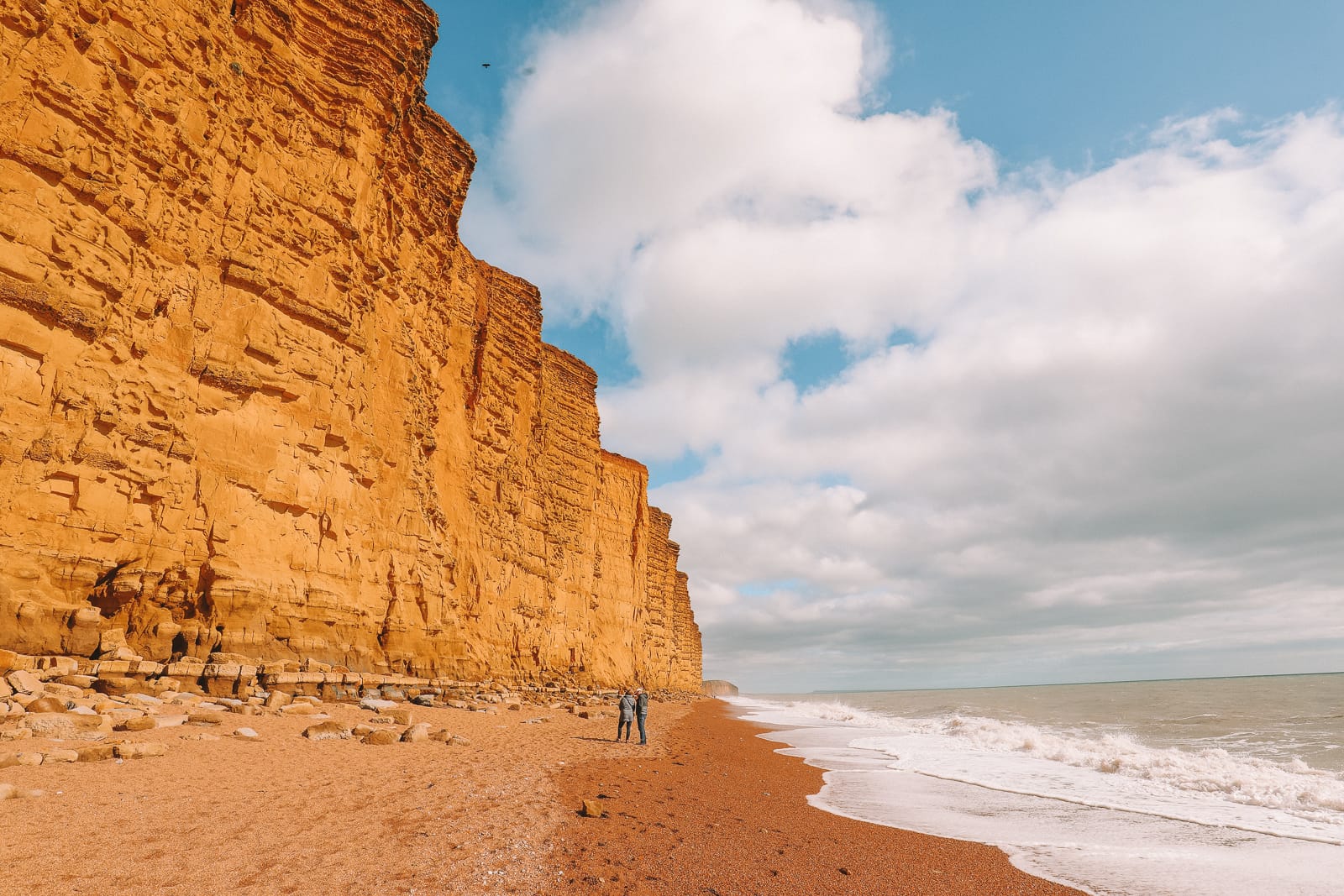 searching for dinosaurs and fossils on the jurassic coast of