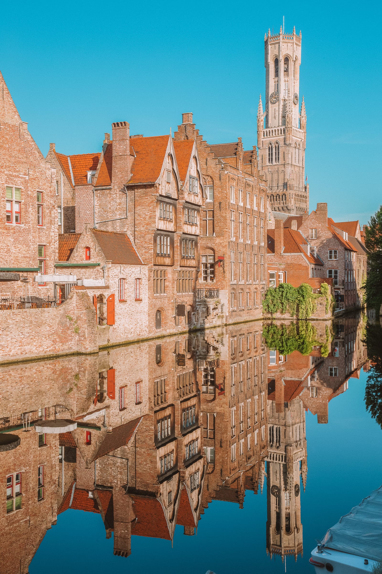 how to visit bruges cheaply
