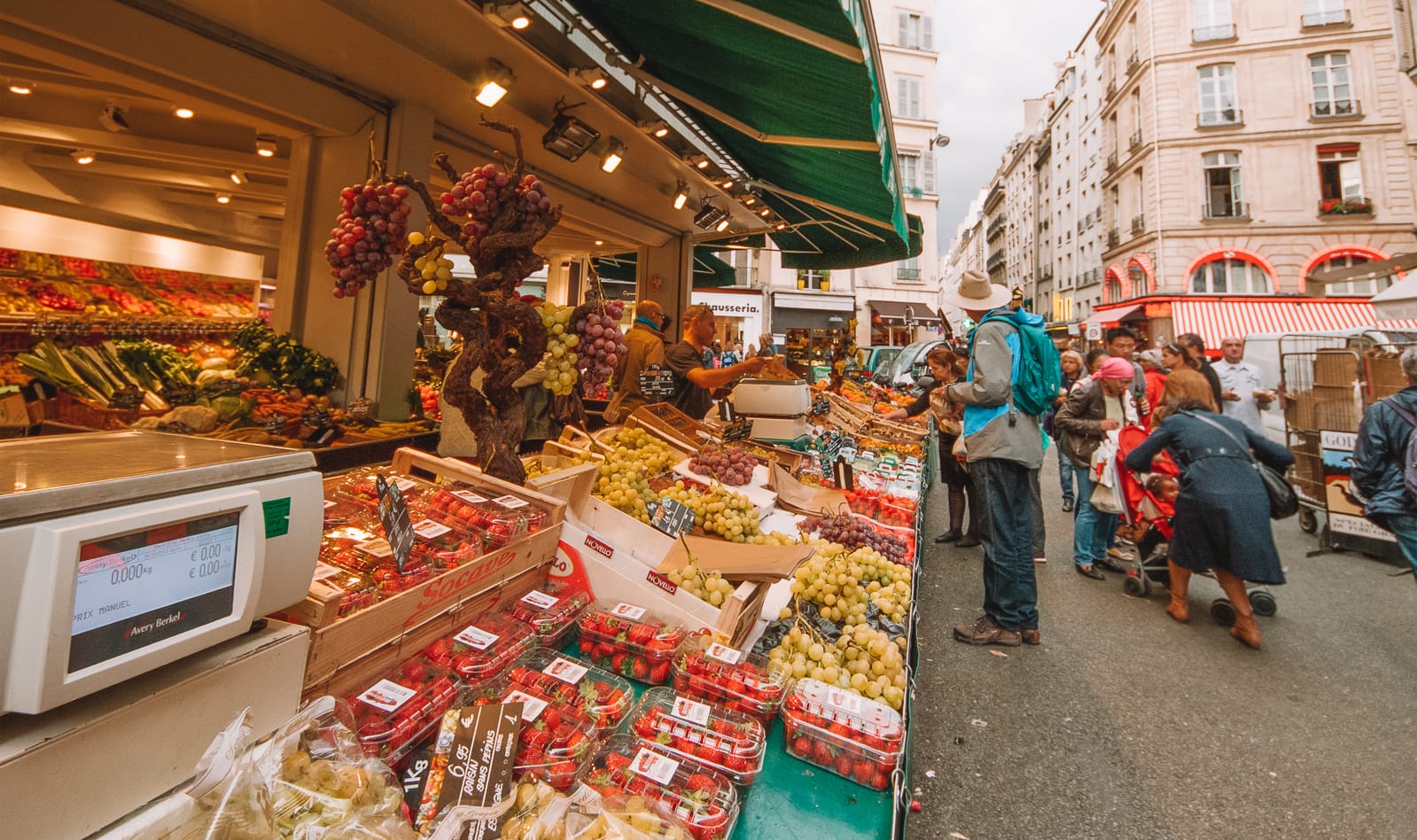 must visit markets in paris