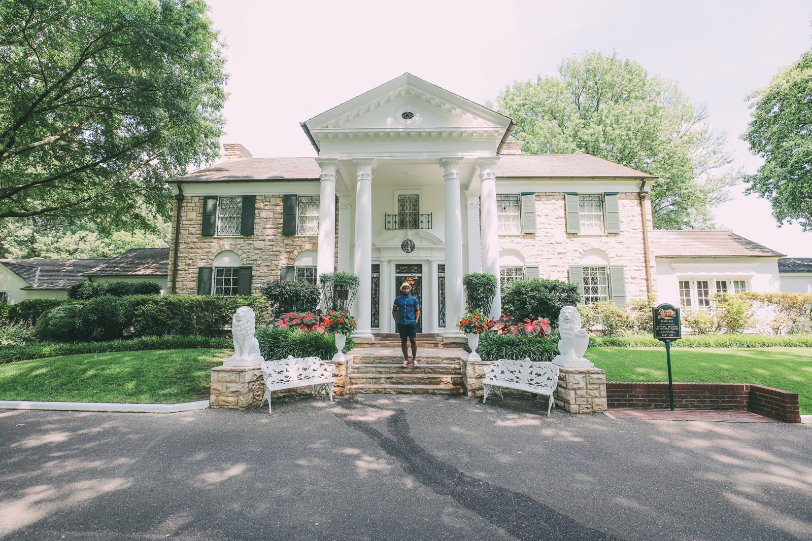 can you tour elvis presley's house